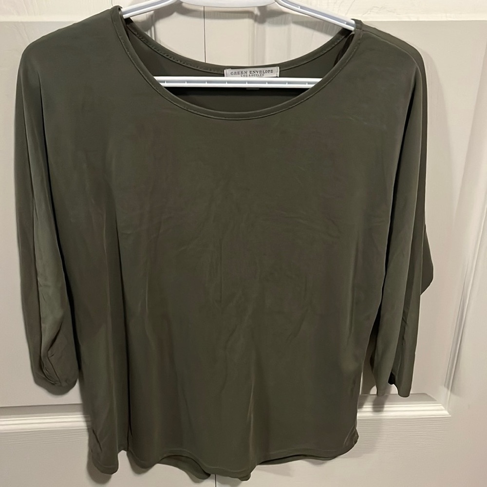 Ladies green top 3/4 sleeves size small